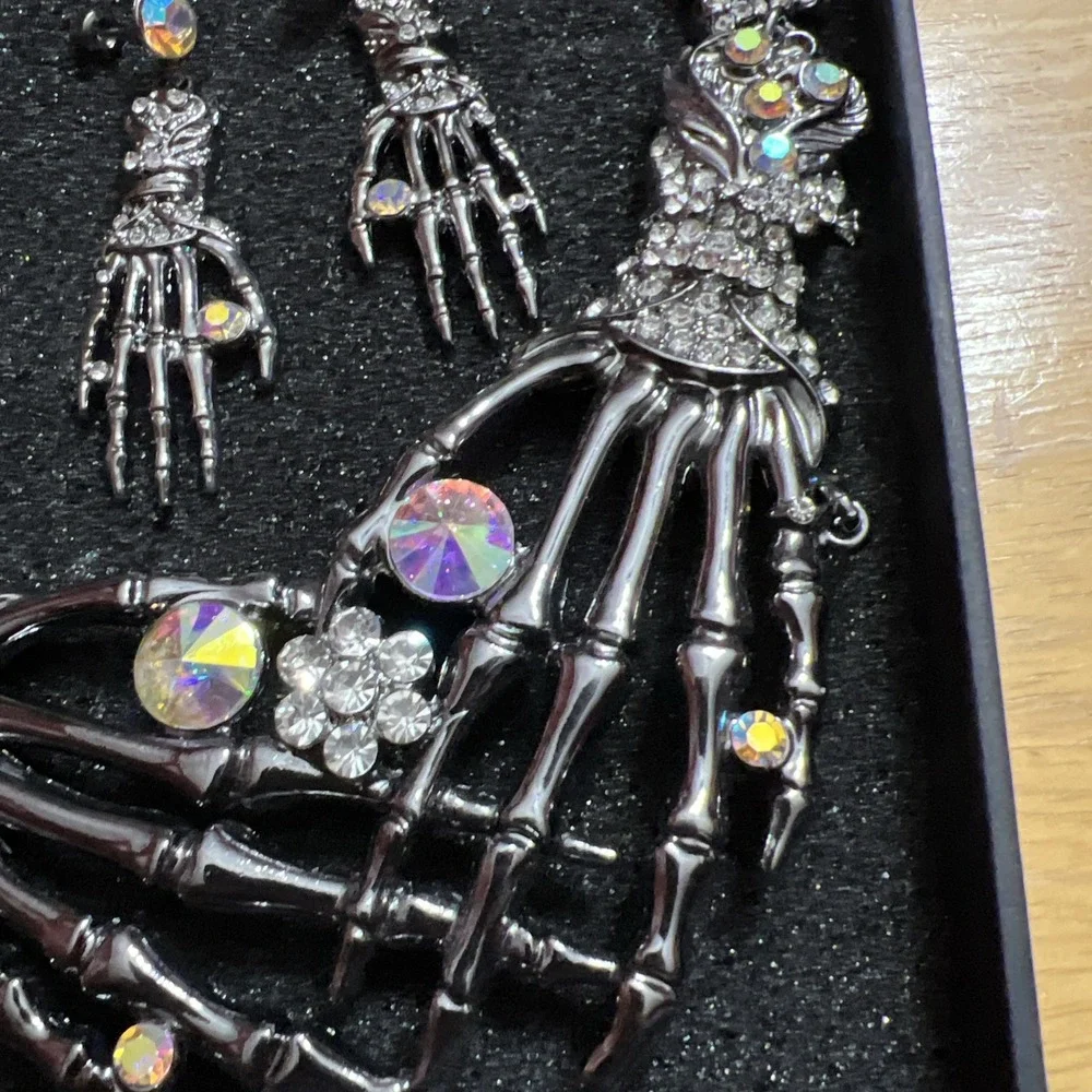 Zhenhui Skeletal Hands GOTIC Chain Choker And Earrings Metal,adjustable